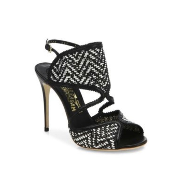 Salvatore Ferragamo Elisea Twist Leather Pumps In Nero - Picture 1 of 6